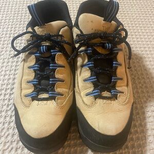 Women’s The North Face Beige and Black Athletic Shoes